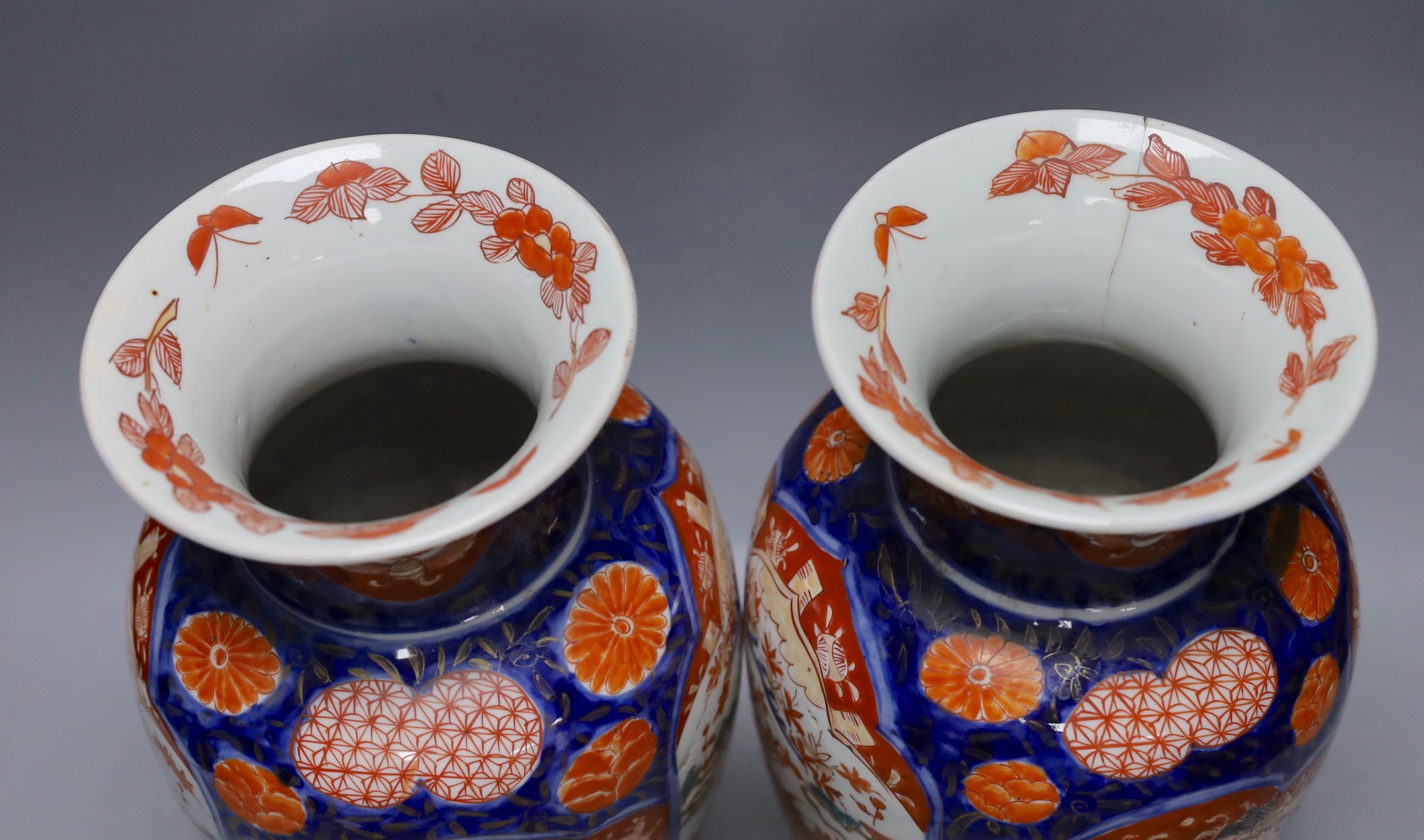 A pair of Japanese Imari vases, Meiji period. 30cm tall